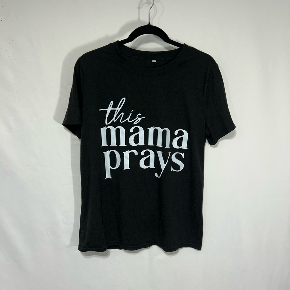 Black 'This Mama Prays' T-Shirt